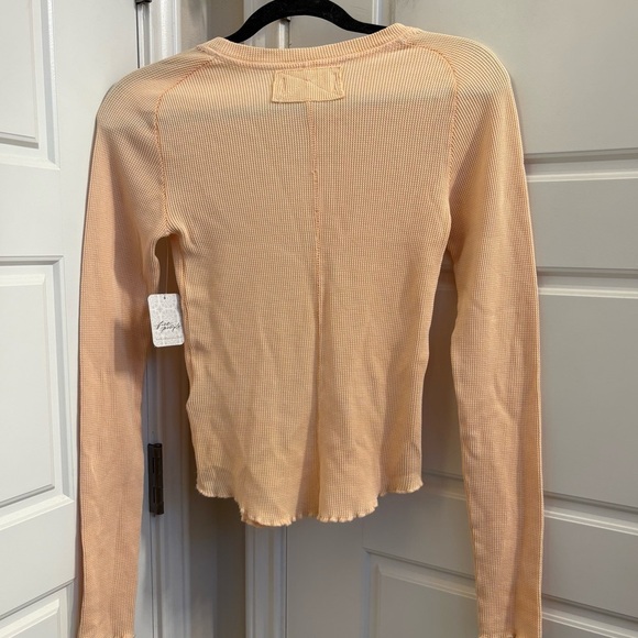 Free People NWT We the Free Easy Does It Long Sleeve Thermal in Peach Size XS - Picture 4 of 4